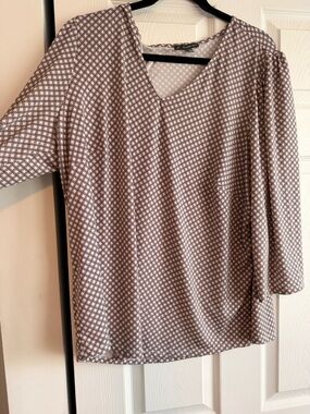 Adrianna Papell Pink and Gray Geometric V-Neck Blouse